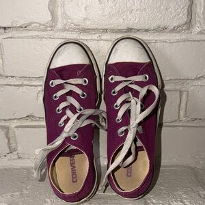 All Star Converse shoes used condition size 6 women 4 men. Sold as is!